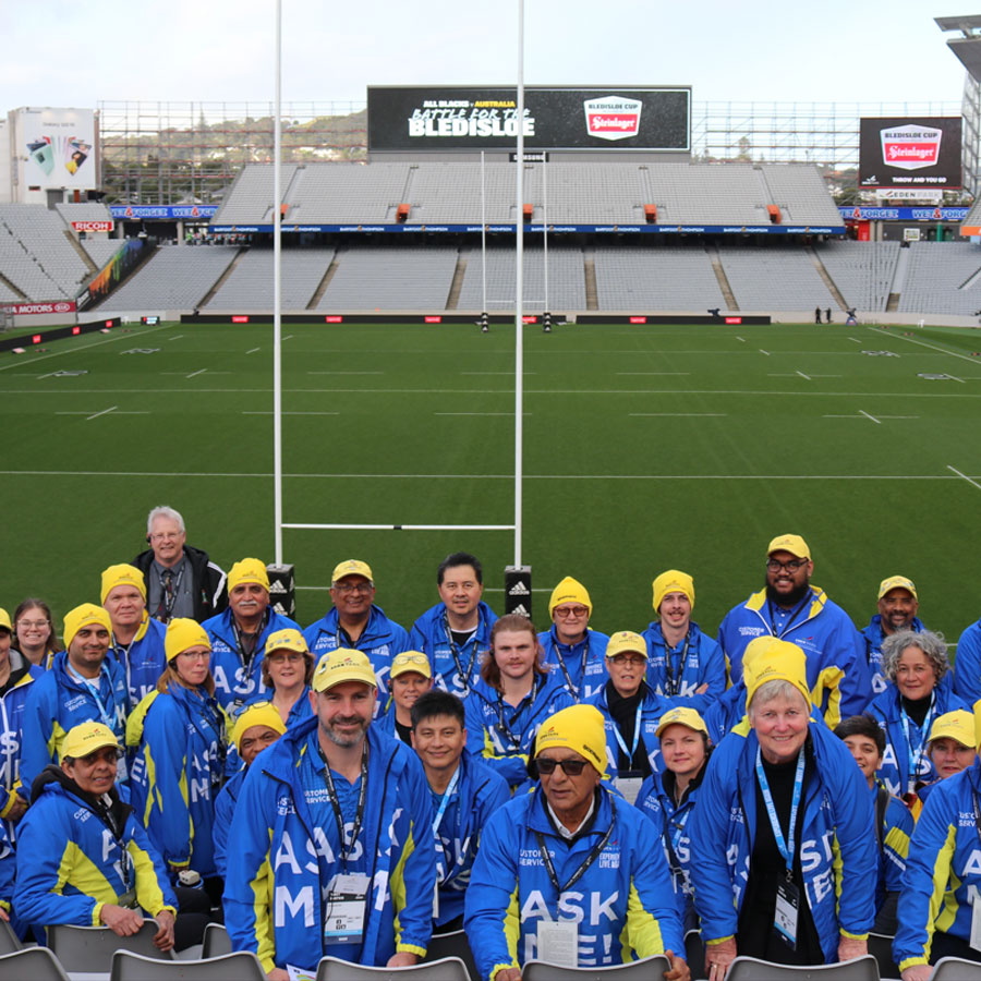 Eden Park large group of volunteers on field