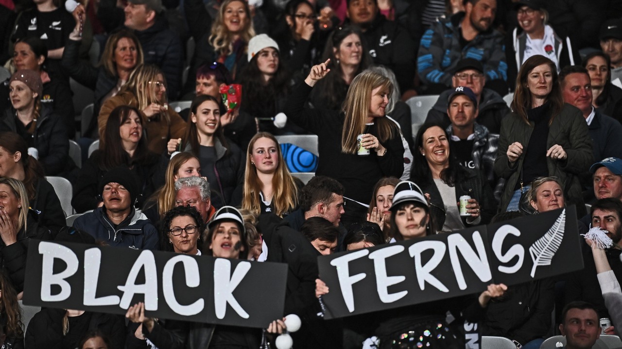 Black ferns fans
